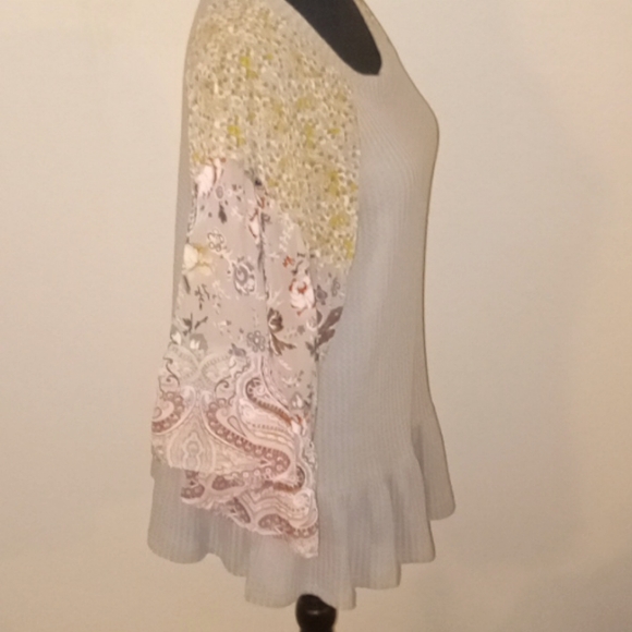 Umgee Flutter Sleeve Thermal Blouse with Peplum Hem - Picture 2 of 7